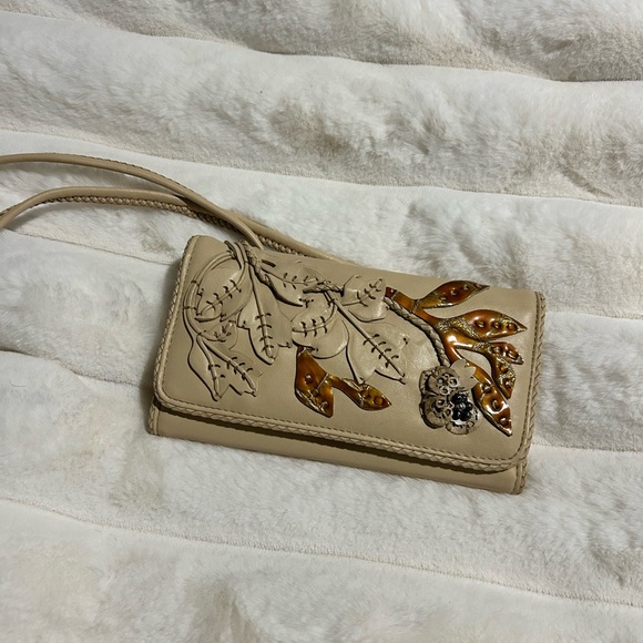 Brighton Beige Floral Clutch with Leaf Accents - Picture 5 of 5